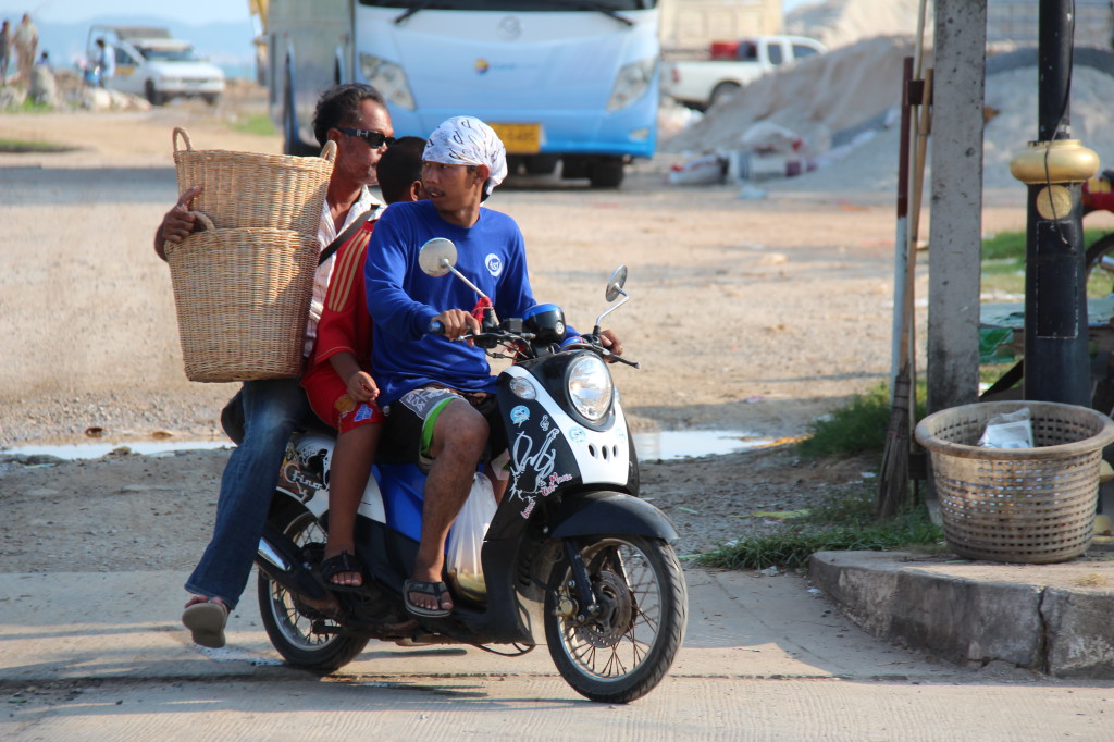 Village life in Thailand: Ban Phe motor traffic