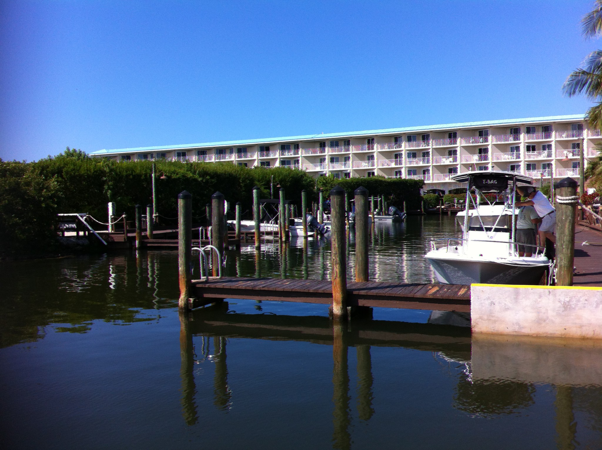 Tavernier: yacht harbor and apartment complex Ocean Point Suites, Florida Keys