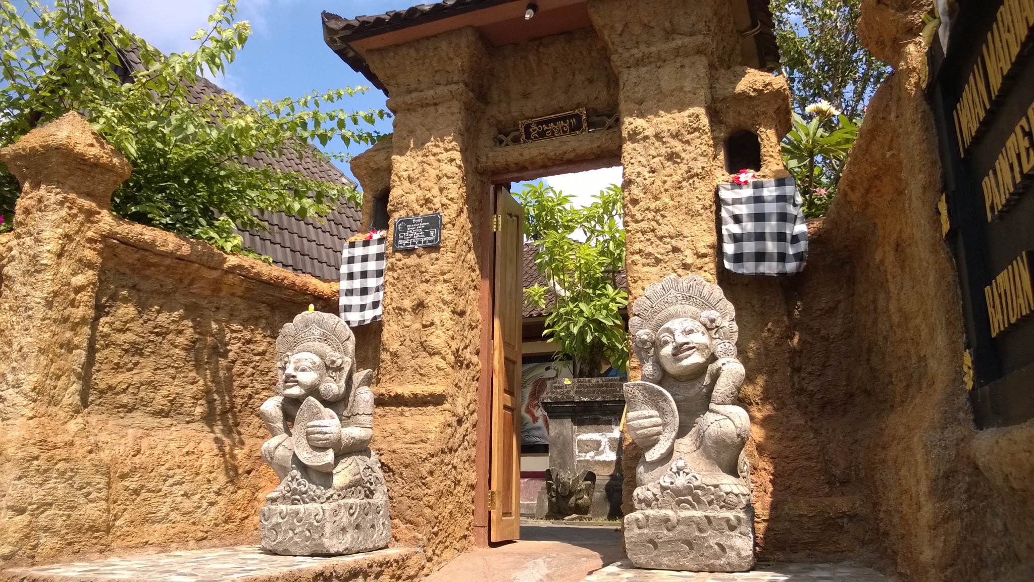 I Wayan Mardiana painter house I Wayan Mardiana painter house gate