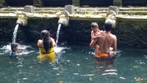Pura Tirta Empul washing