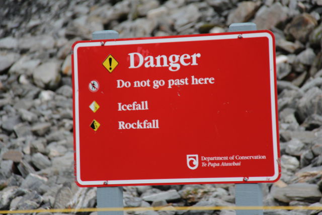 Franz Josef Glacier icefall warning Franz Josef Glacier icefall warning