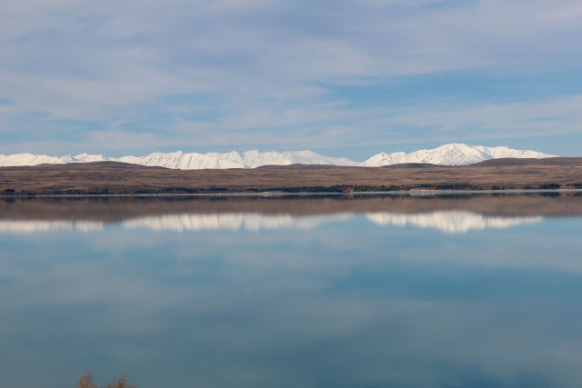 Lake Pukaki, Queenstown to Mount Cook drive Lake Pukaki and mountain row