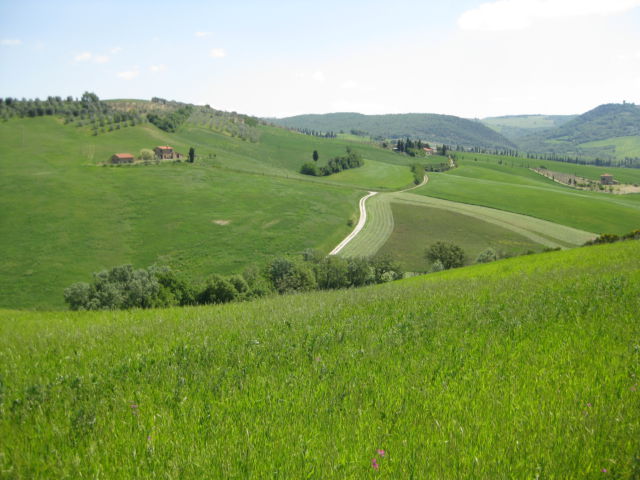 Walking trails in Tuscany Agriturismo holiday in Tuscany the hills