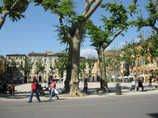 Tuscany scenic drive Lucca street view