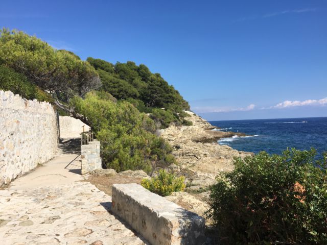 Pointe du Colombier Walking around Cap-Ferrat Pointe du Colombier