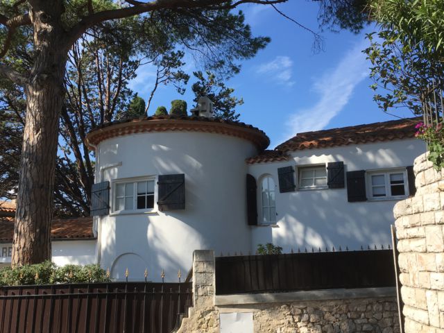 Walk around Cap-Ferrat, a villa Walk around Cap-Ferrat, a white villa