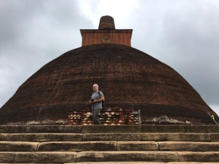 Jetavanarama Dagoba visitor