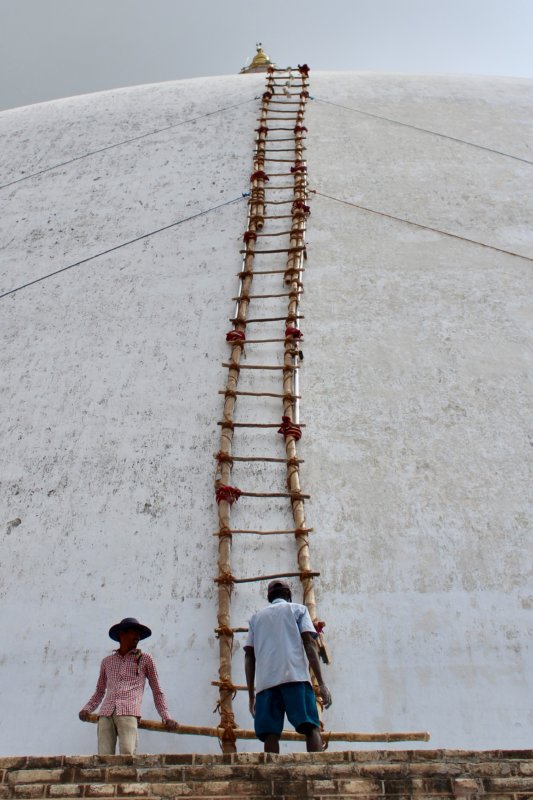 Ruwanwilisiya Dagoba Repairing a stupa, Anuradhapura