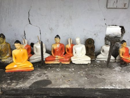 Ruwanwelisiya Dagoba Buddha corner