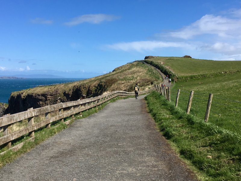 Walk to Carrick-a-Rede rope bridge