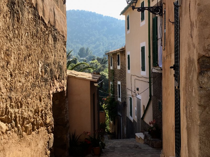 Narrow lane of Estellencs, Serra de Tramuntana Narrow lane of Estellencs, Serra de Tramuntana