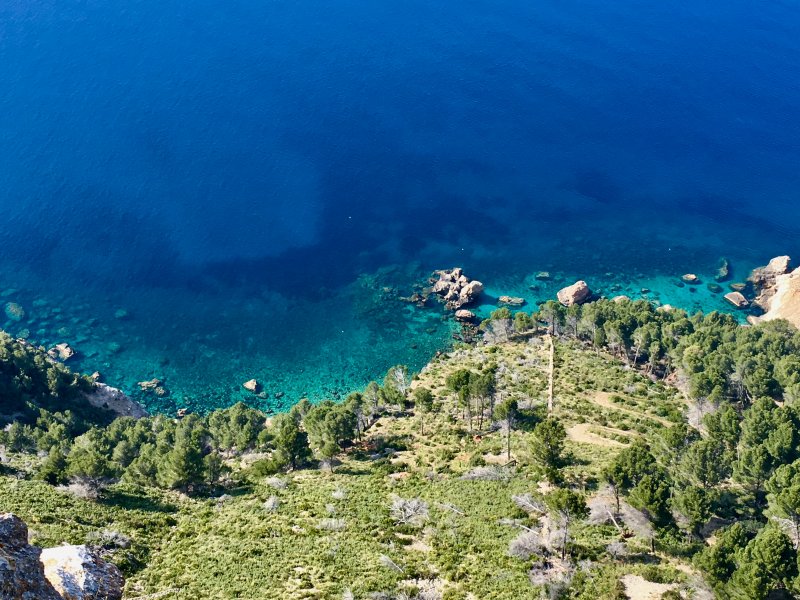Clear Mediterranean waters of Serra de Tramuntana Clear Mediterranean waters of Serra de Tramuntana