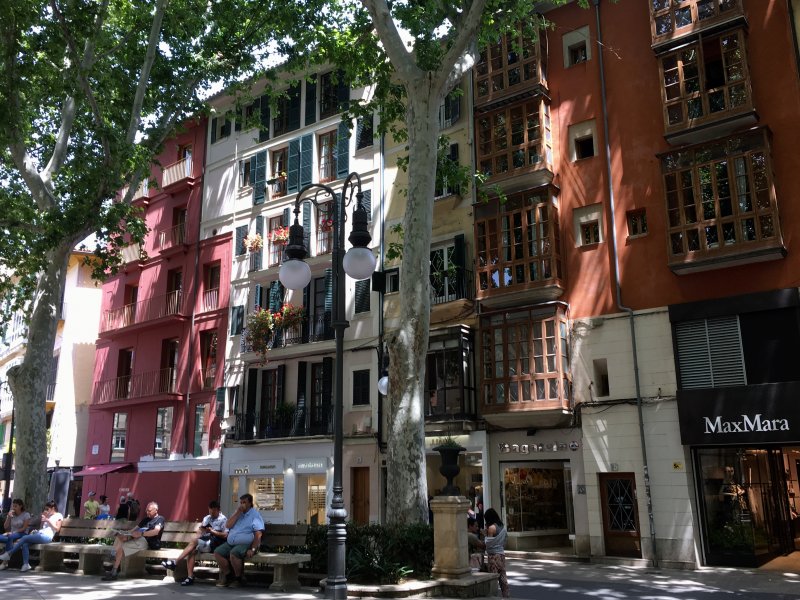 Passeig des Born Passeig des Born