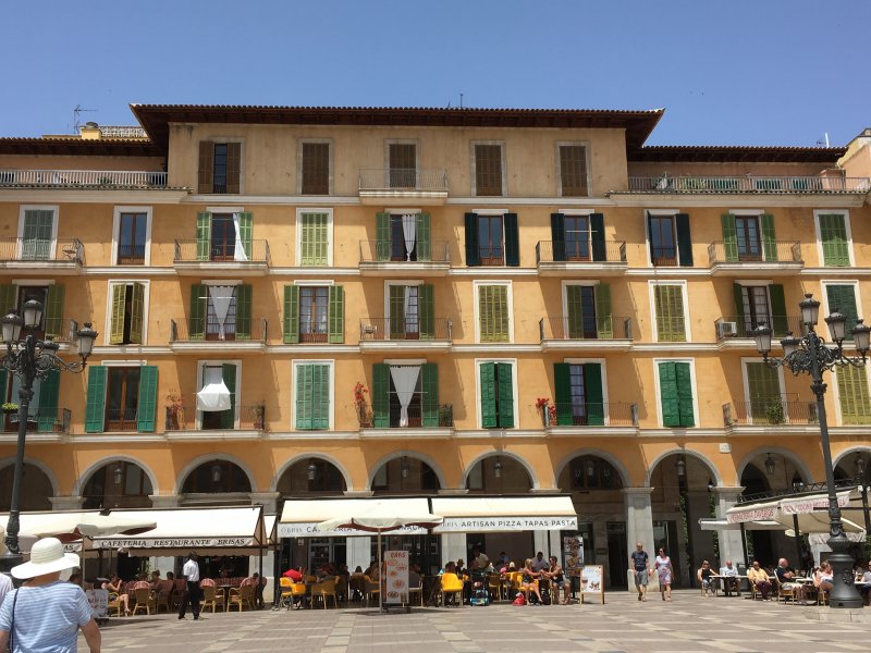 Cafes lining Placa Major, Palma de Mallorca Cafes lining Placa Major, Palma de Mallorca
