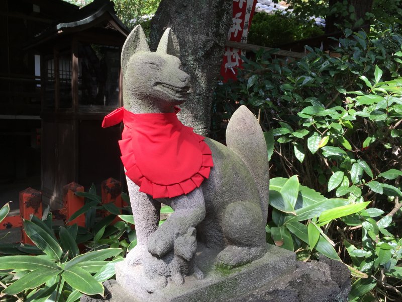 Inari fox with a bib, Gojoten Shrine Gojoten shrine Inari fox, Ueno Park