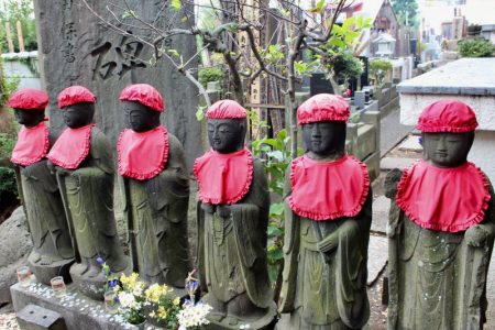 Yanaka temple yard statues