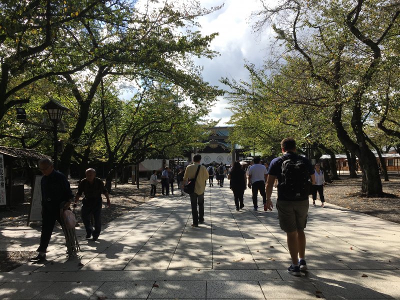 Walks in Old Toyko: Yasukuni Shrine Walks in Old Toyko: Yasukuni Shrine