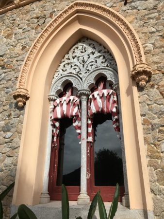 Palaces of Sintra by bus: Monserrate window