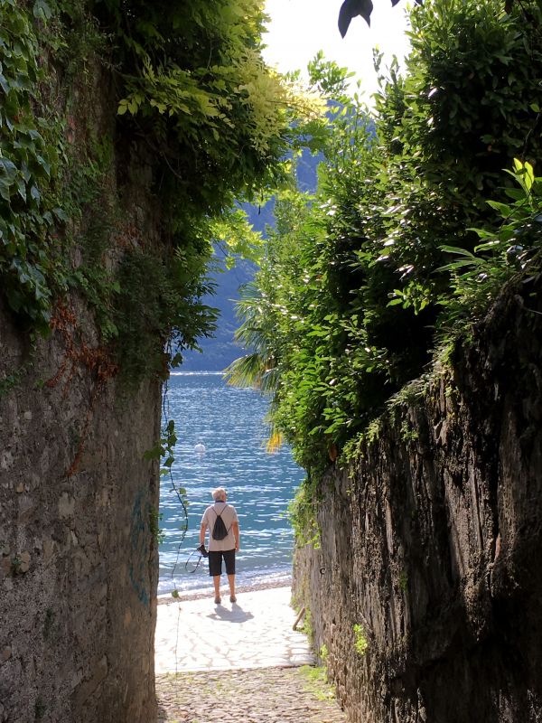 Lake Como Greenway walk: Lenno beach