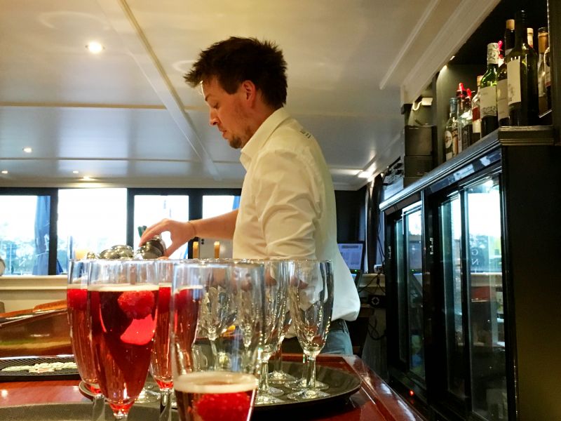 River cruising through Belgium and Netherlands: Magnifique III welcome drinks