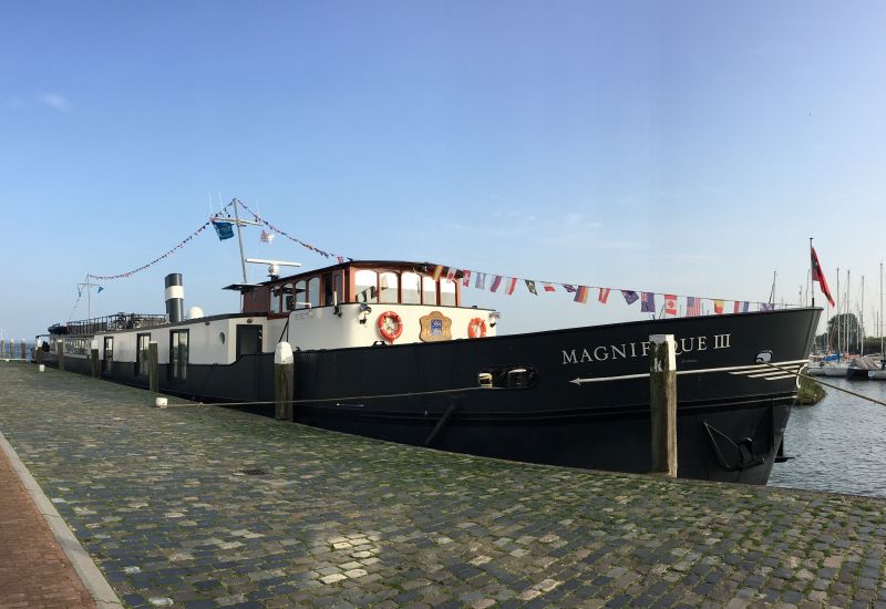 The Magnifique III luxury barge