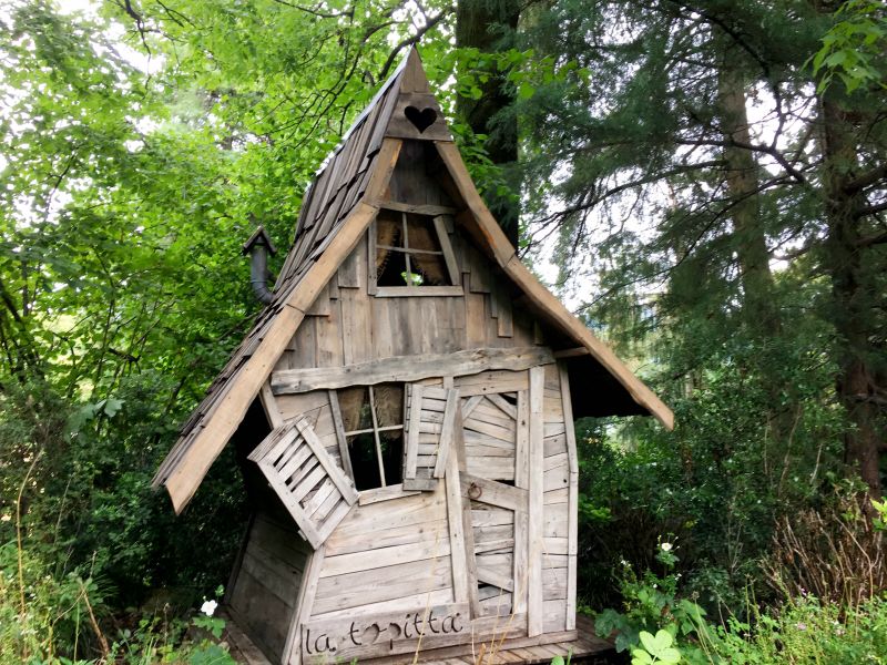 Villa Carlotta playhouse