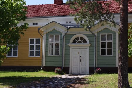Main building of Pörtom Local History Museum