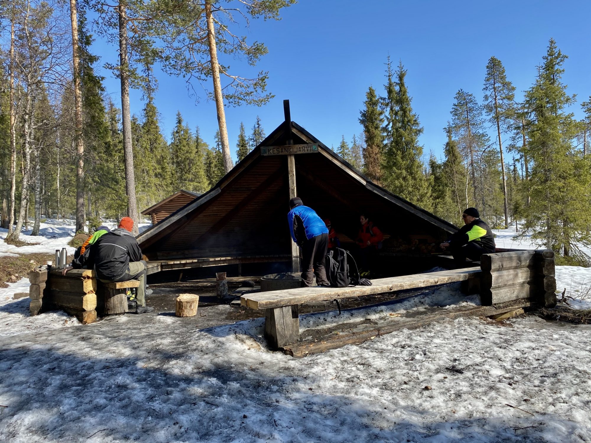 Arctic Lapland spring: Kesänkijärvi wind shelter