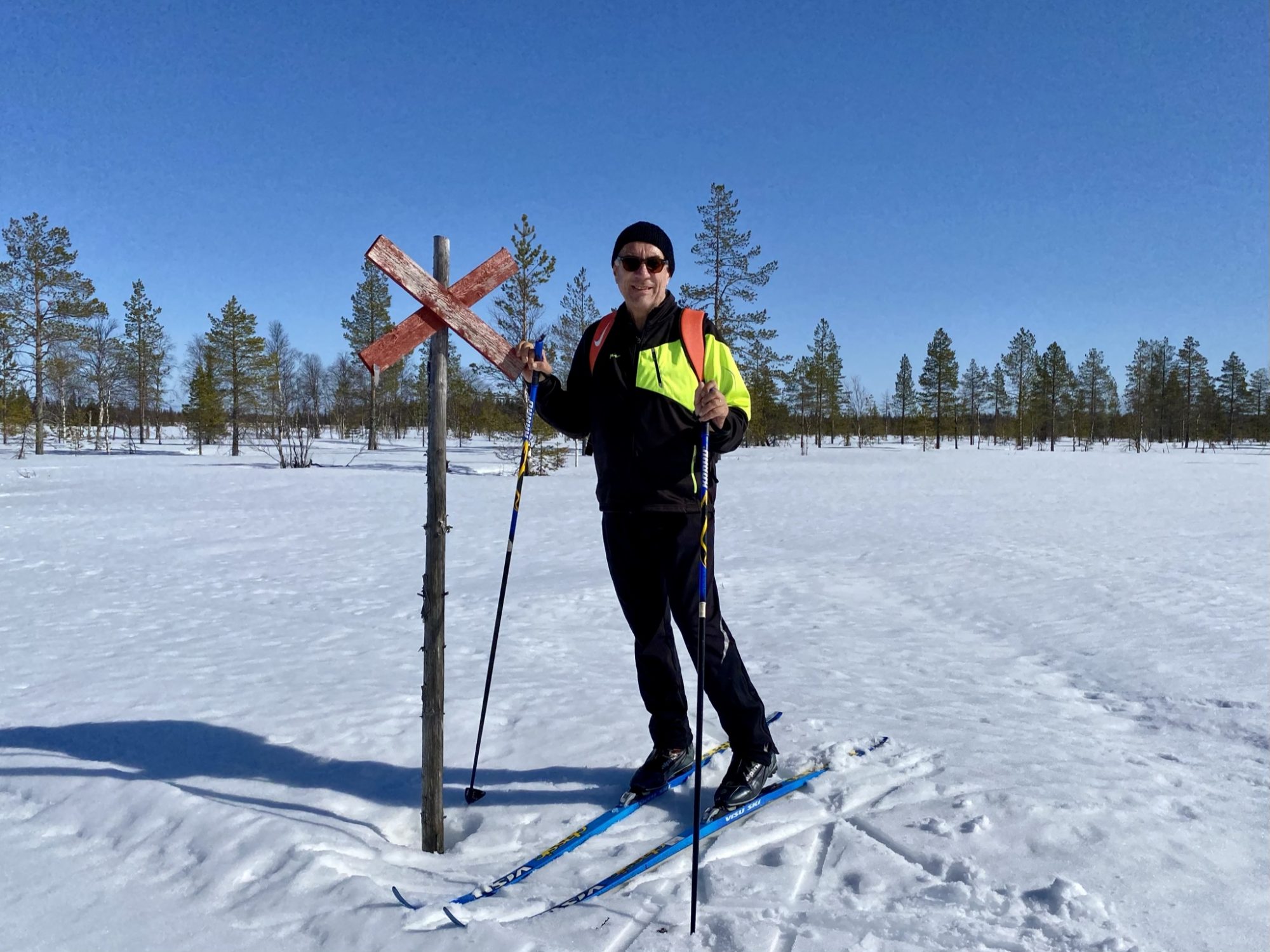 Arctic Lapland spring: skiing in the back country