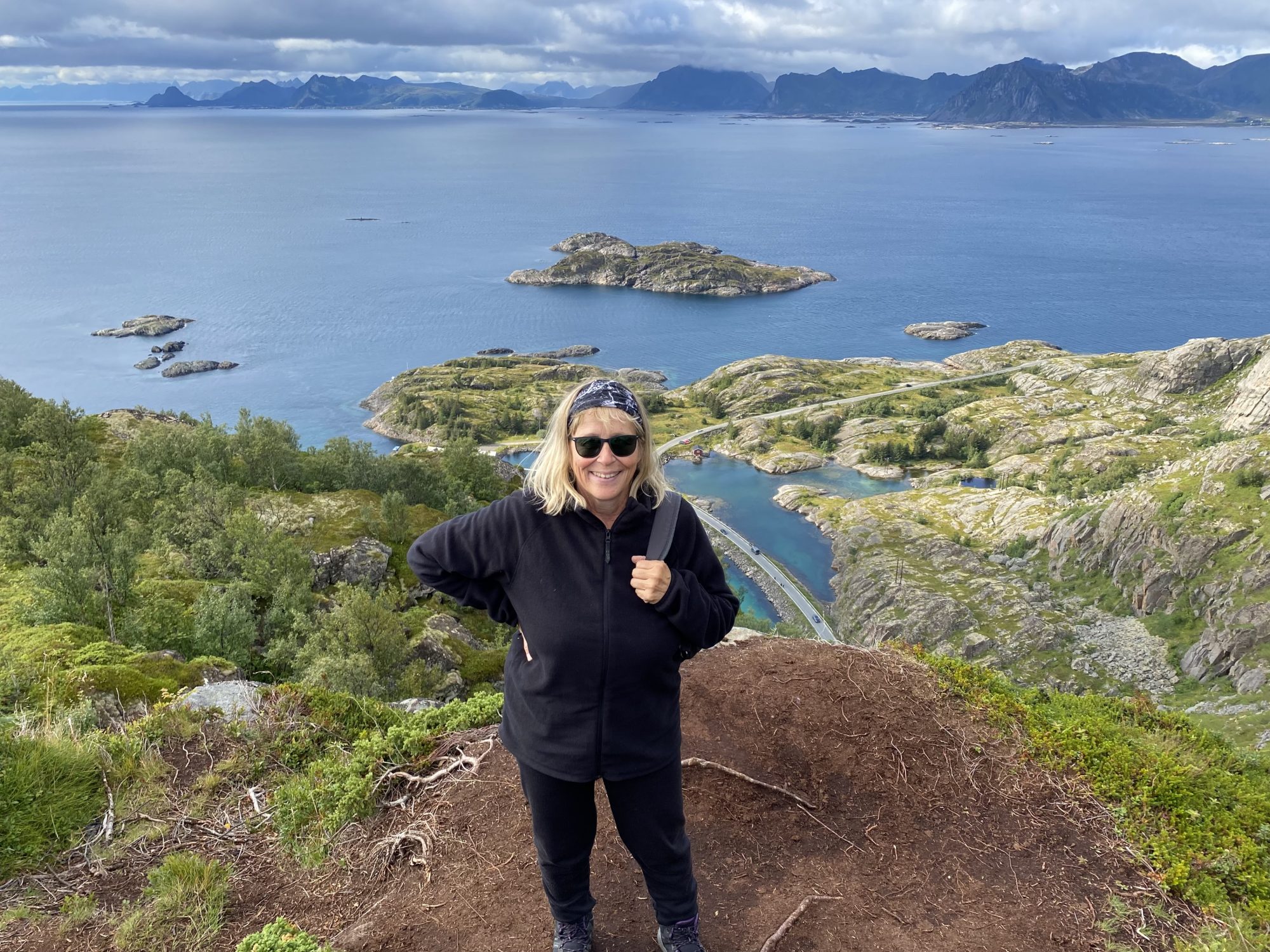 Lofoten hikes: conquering Heia, Henningsvaer
