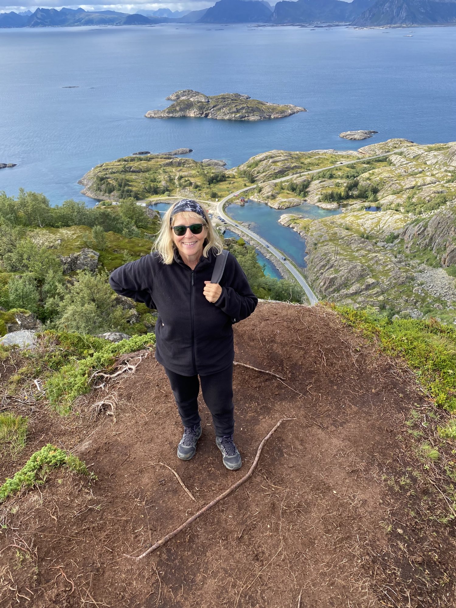 Lofoten hikes: on the top of Heia