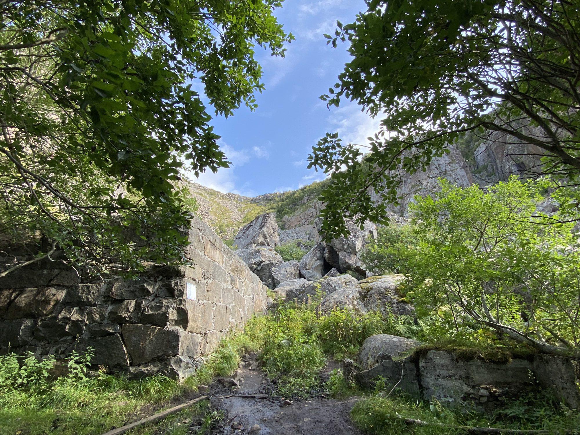 Trailhead of the hike to Festvågtinden and Heia