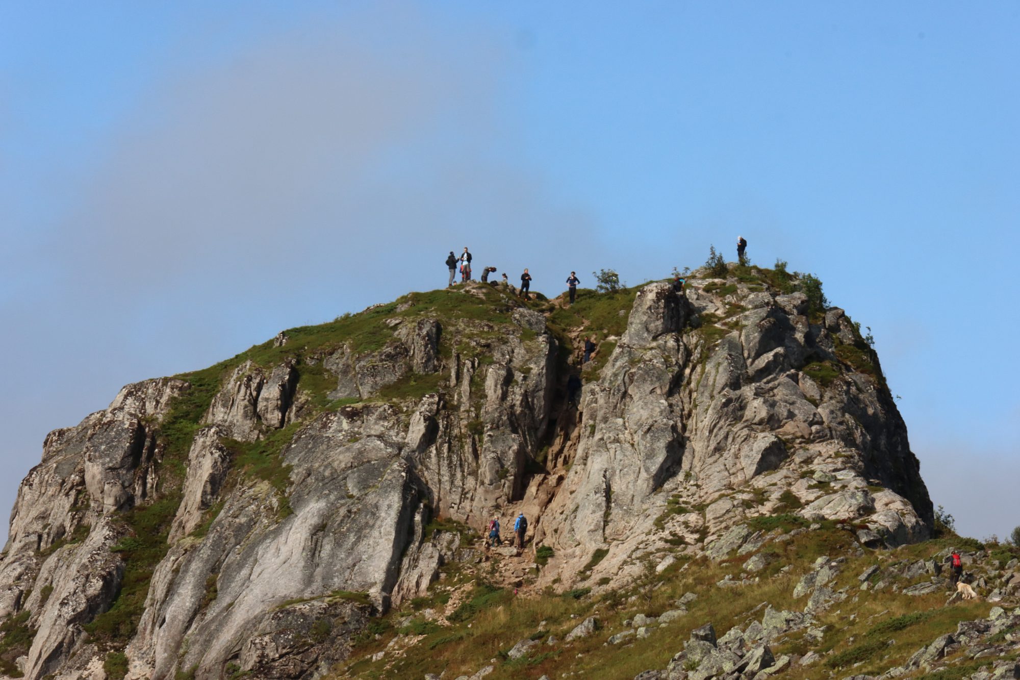 Lofoten hikes: the top of Tjeldbergtinden