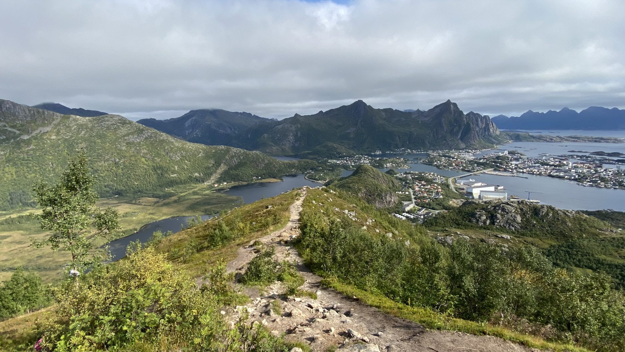 Lofoten hikes: Tjeldbergtinden, Svolvaer