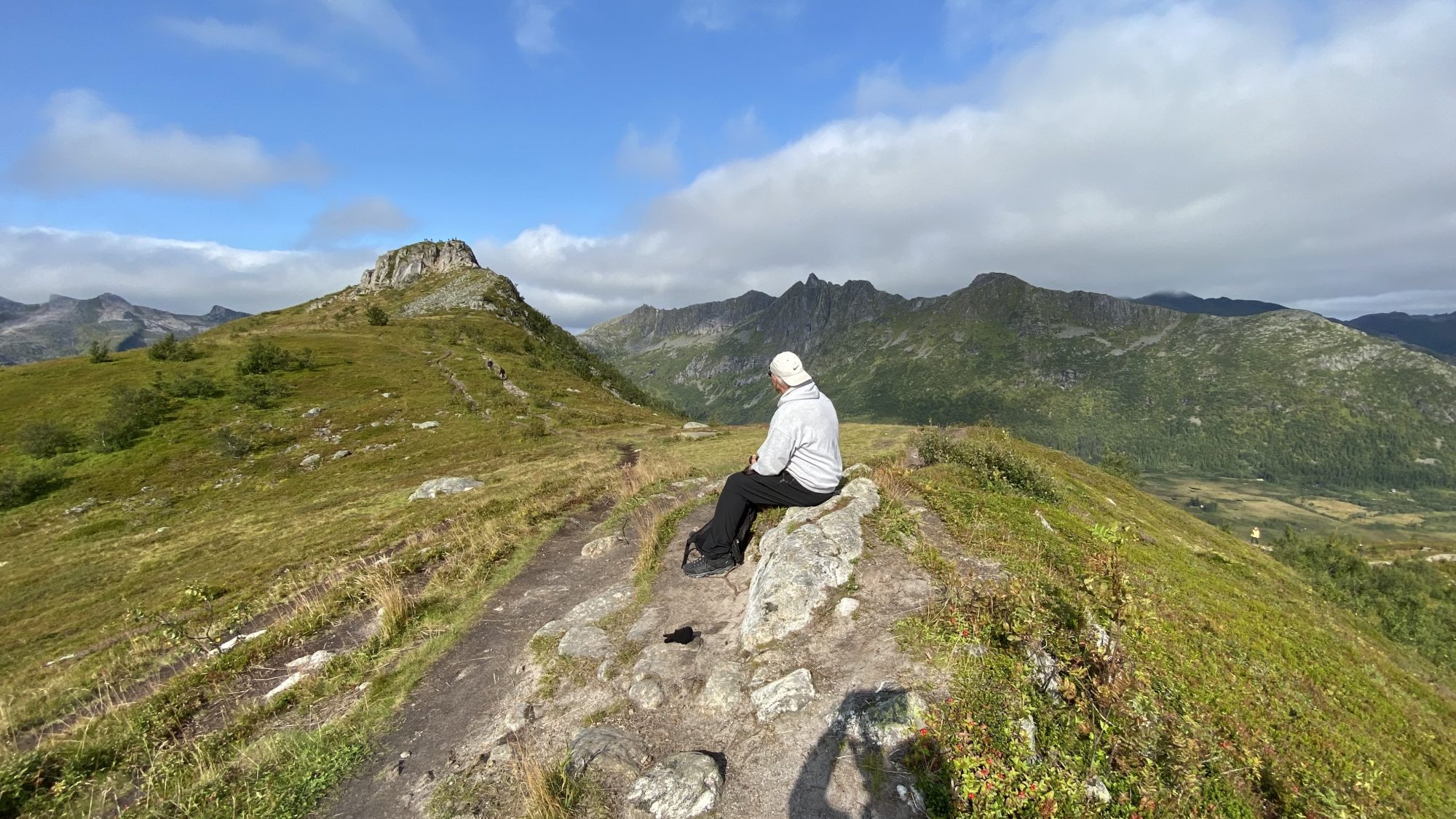 Lofoten hikes: Tjeldbergtinden, the ridge