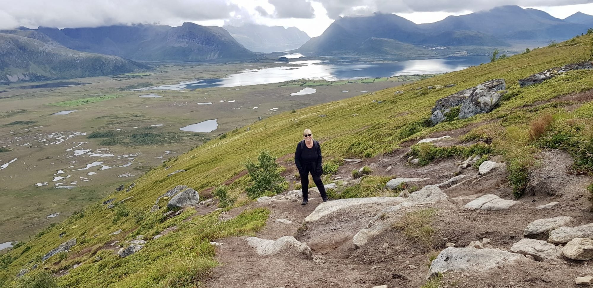 Lofoten hikes: to the summit of Hoven, Gimsoya