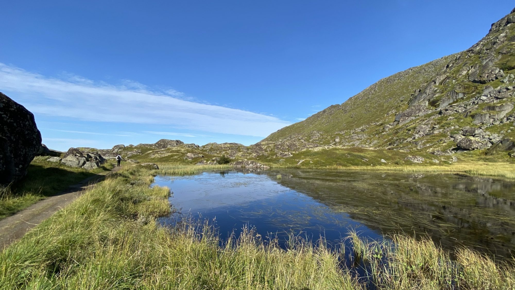 Mountain lake between Haukland and Uttakleiv