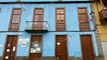 Driving in Gran Canarian north: house in Teror
