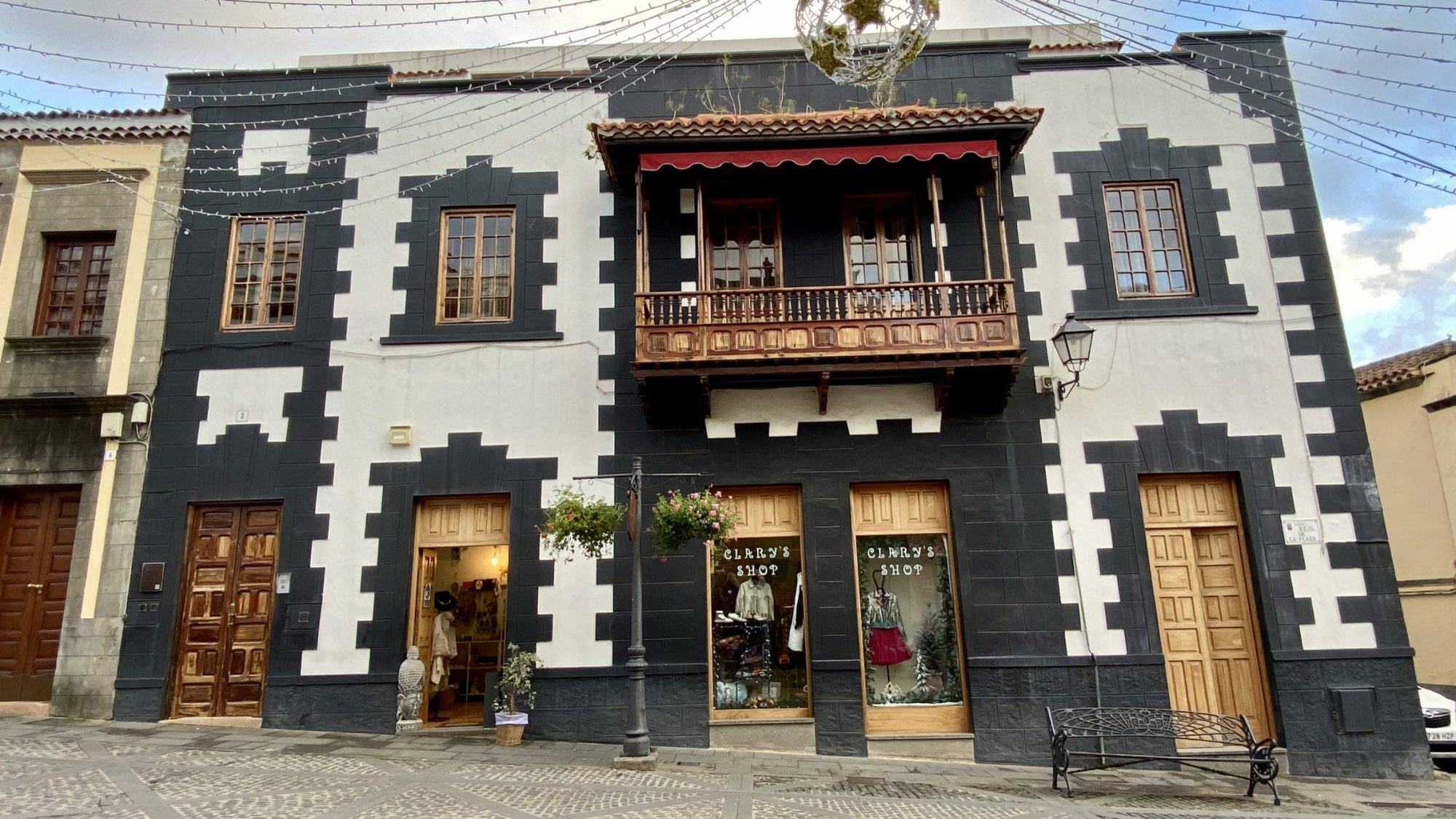 Driving in Gran Canarian north: Teror