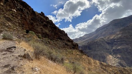 Maspalomas to Gran Canaria mountains: scenery of La Fortaleza