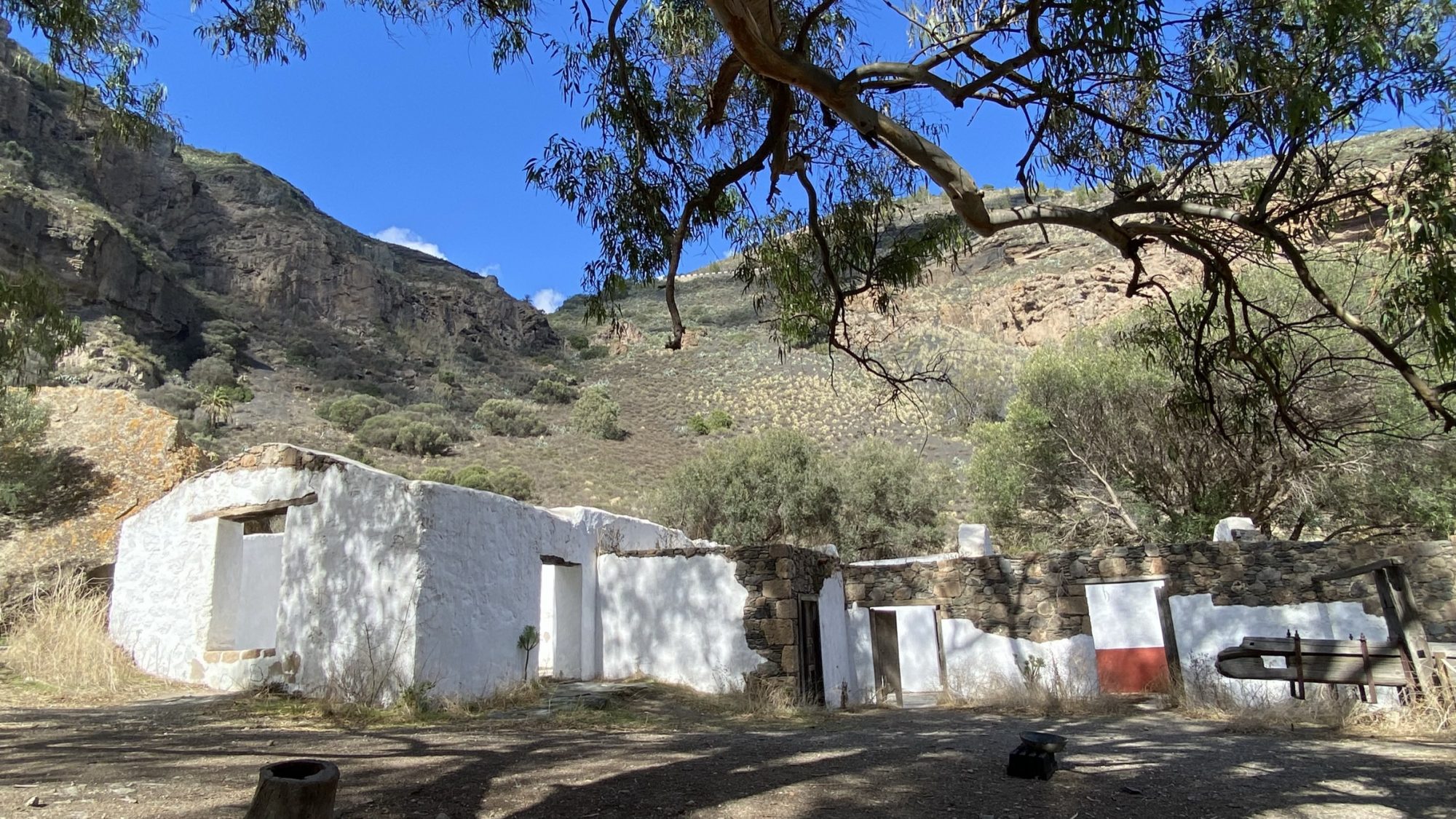 The old farm house in Caldera de Bandama Old farm house in Caldera de Bandama