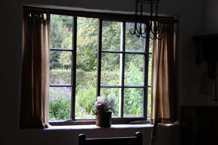 Melbourne: View from James Cook cottage in Fitzroy Gardens