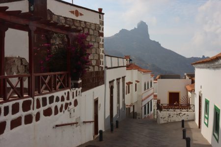 Tejeda street view towards Roque Bentayga
