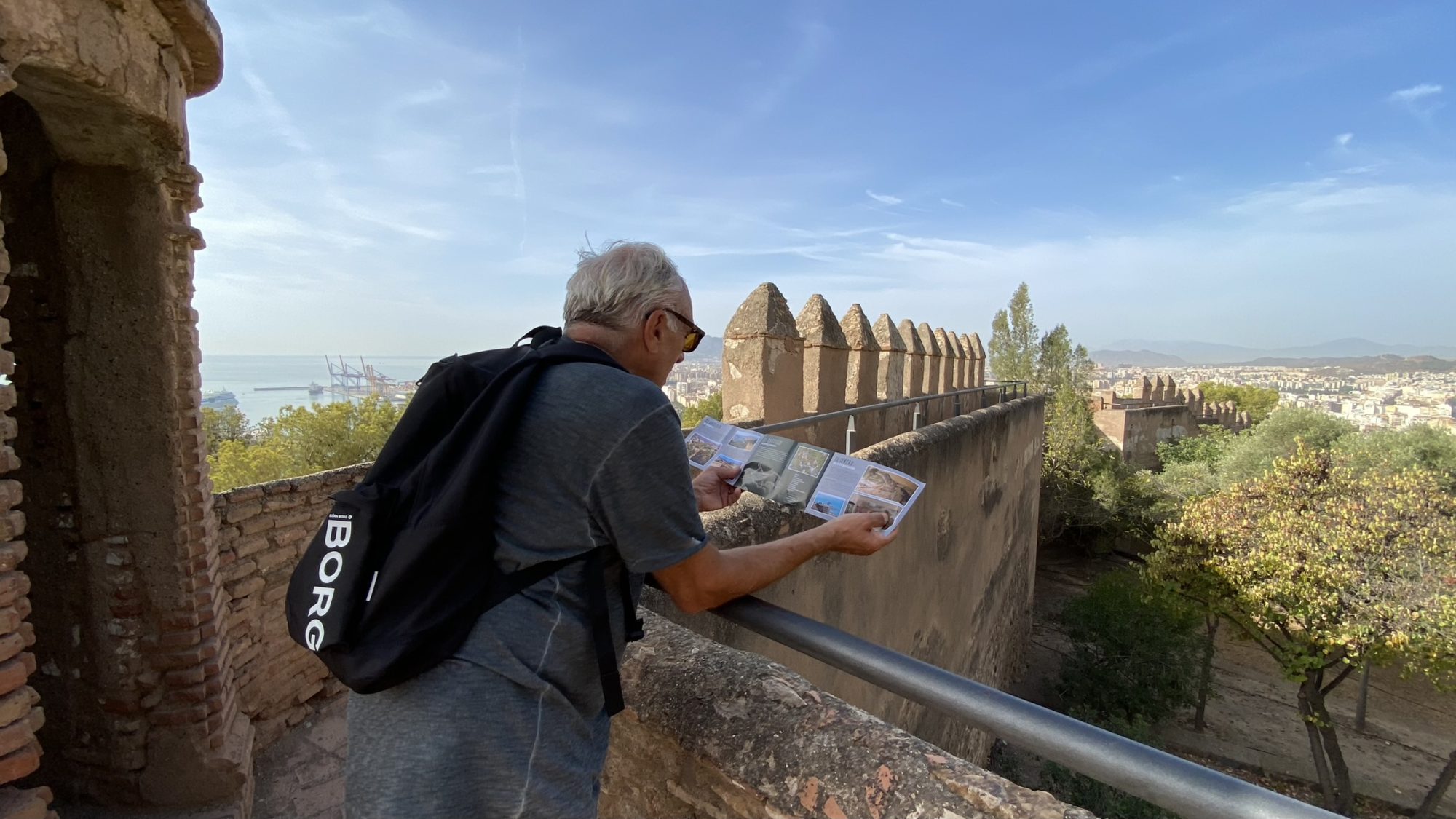 Exploring the pretty old towns of Costa del Sol Exploring the pretty Costa del Sol: Castle of Gibralfaro, Malaga