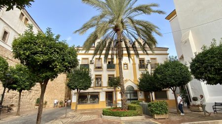 The pretty Costa del Sol: Plaza de la Iglesia, Marbella